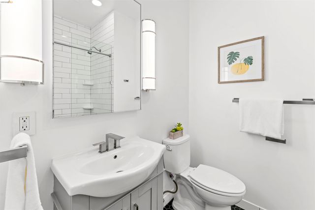 2832 Summit St, Oakland, CA 94609