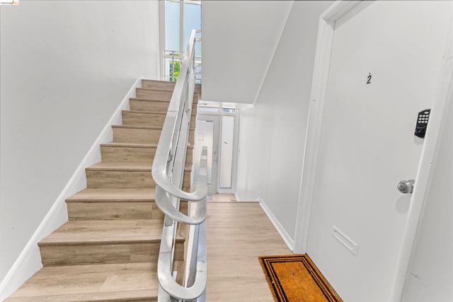 2832 Summit St, Oakland, CA 94609