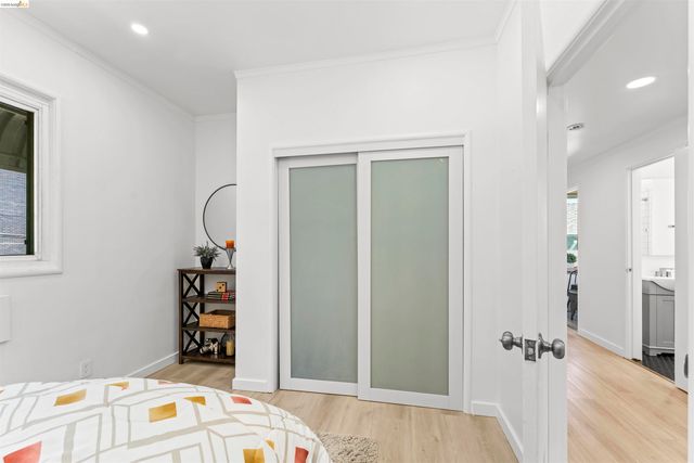 2832 Summit St, Oakland, CA 94609