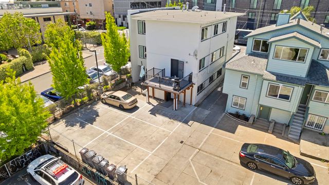 2832 Summit St, Oakland, CA 94609