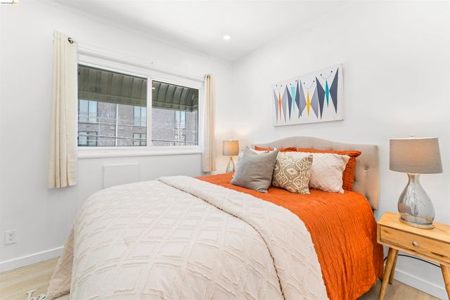 2832 Summit St, Oakland, CA 94609