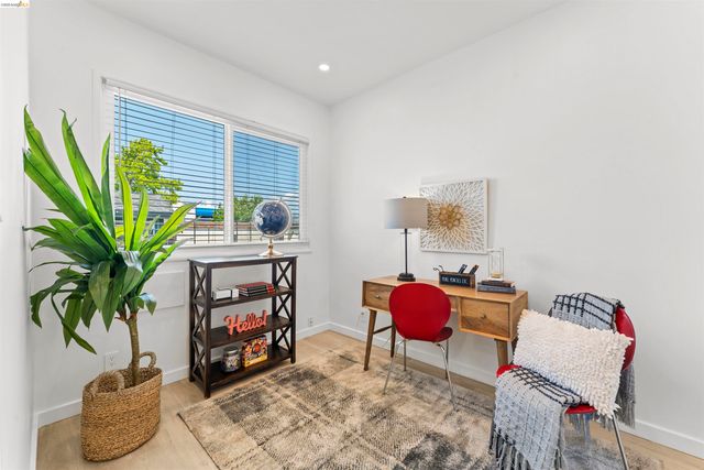 2832 Summit St, Oakland, CA 94609