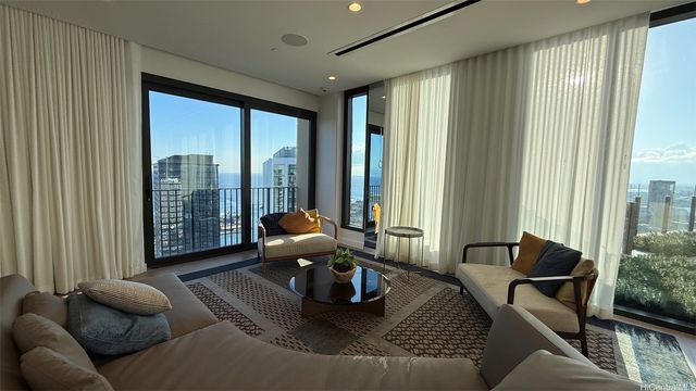 987 Queen Street 1712, Honolulu, HI 96814