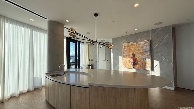 987 Queen Street 1712, Honolulu, HI 96814