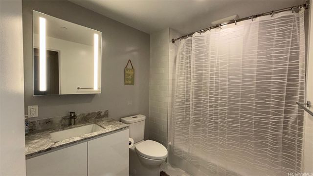 987 Queen Street 1712, Honolulu, HI 96814