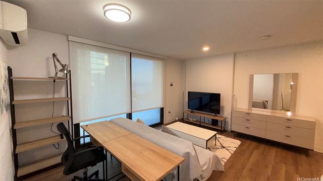 987 Queen Street 1712, Honolulu, HI 96814