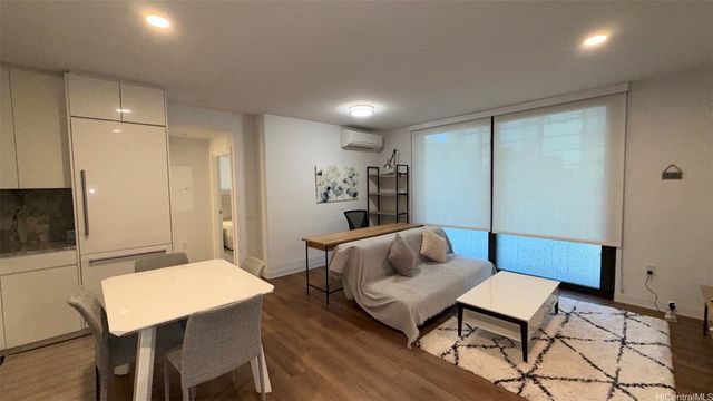987 Queen Street 1712, Honolulu, HI 96814