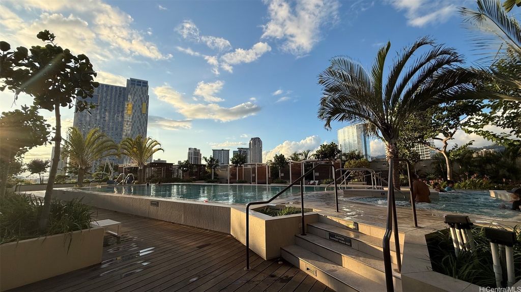 987 Queen Street 1712, Honolulu, HI 96814