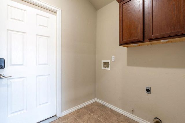 1914 Rain Tree Drive, Shawnee, OK 74804