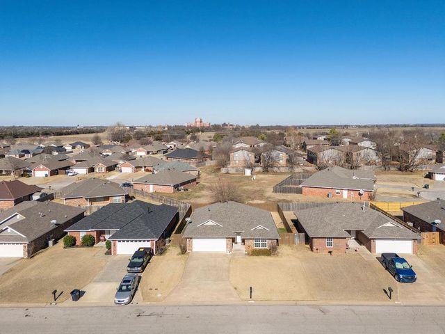1914 Rain Tree Drive, Shawnee, OK 74804