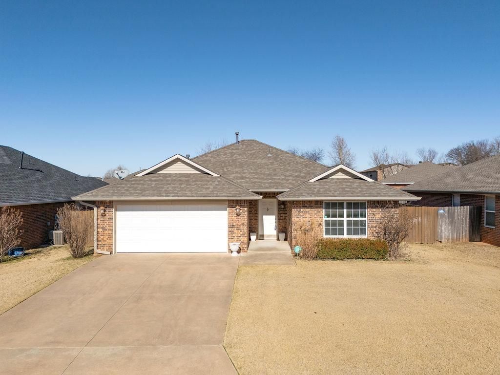 1914 Rain Tree Drive, Shawnee, OK 74804