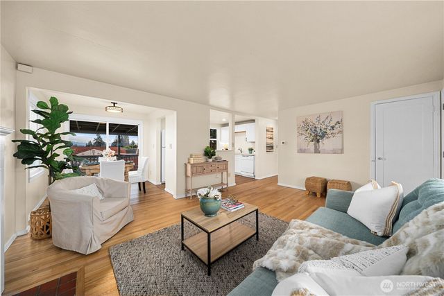 13856 37th Avenue S, Tukwila, WA 98168