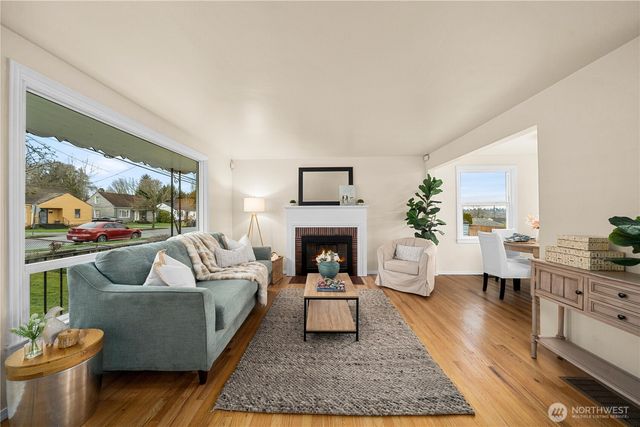 13856 37th Avenue S, Tukwila, WA 98168