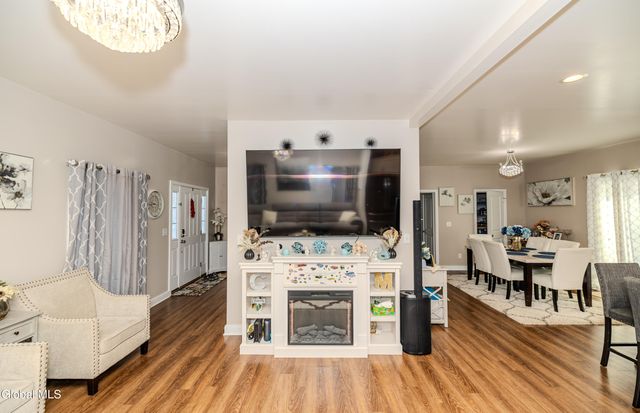 213 Park Ridge Drive, Niskayuna, NY 12309