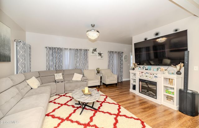 213 Park Ridge Drive, Niskayuna, NY 12309