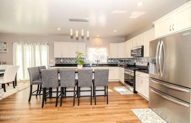 213 Park Ridge Drive, Niskayuna, NY 12309