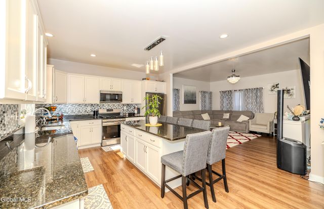 213 Park Ridge Drive, Niskayuna, NY 12309