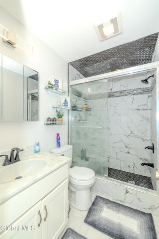 213 Park Ridge Drive, Niskayuna, NY 12309