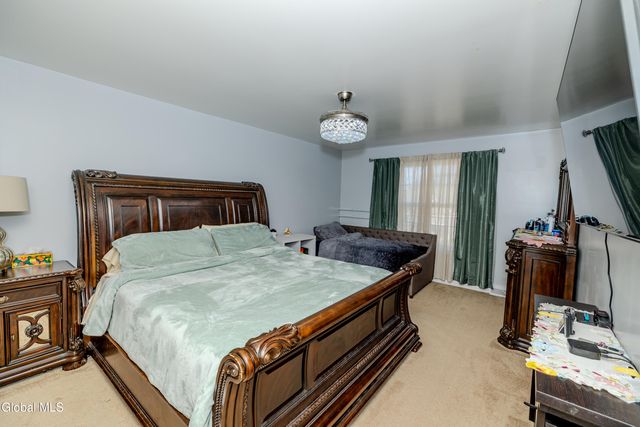 213 Park Ridge Drive, Niskayuna, NY 12309