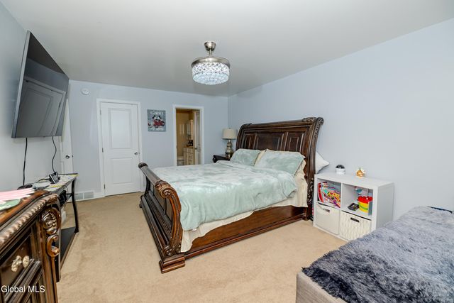 213 Park Ridge Drive, Niskayuna, NY 12309