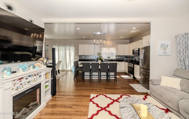 213 Park Ridge Drive, Niskayuna, NY 12309