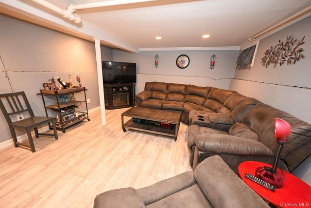 258 Rintin Street, Franklin Square, NY 11010
