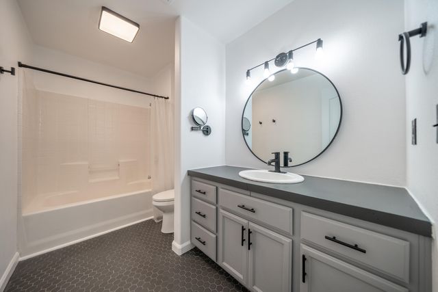 6038 Mid Drive Trail, Redding, CA 96003