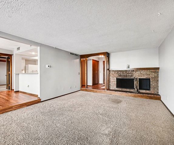 6085 Lincoln Drive 122, Edina, MN 55436