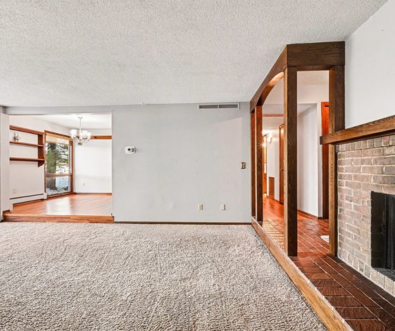 6085 Lincoln Drive 122, Edina, MN 55436