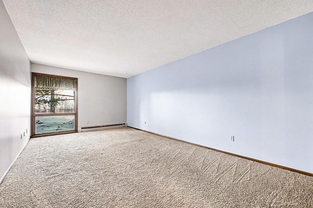 6085 Lincoln Drive 122, Edina, MN 55436