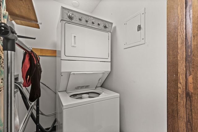 6085 Lincoln Drive 122, Edina, MN 55436