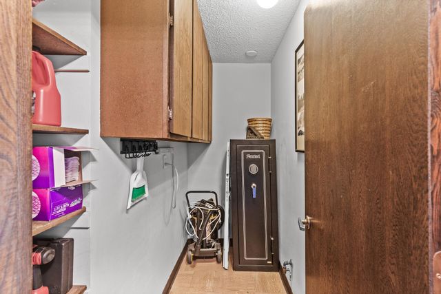 6085 Lincoln Drive 122, Edina, MN 55436