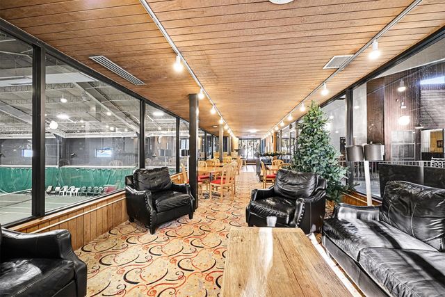 6085 Lincoln Drive 122, Edina, MN 55436