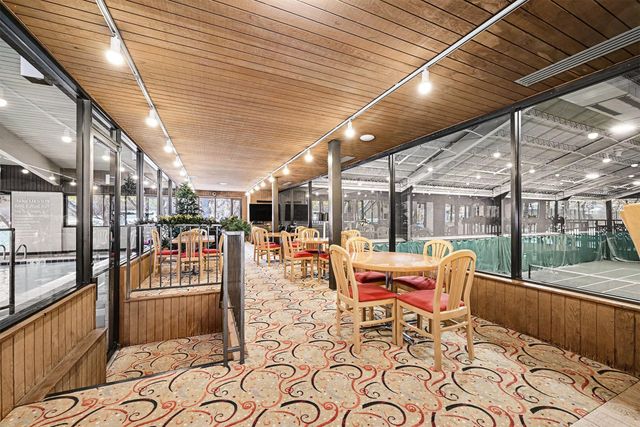 6085 Lincoln Drive 122, Edina, MN 55436