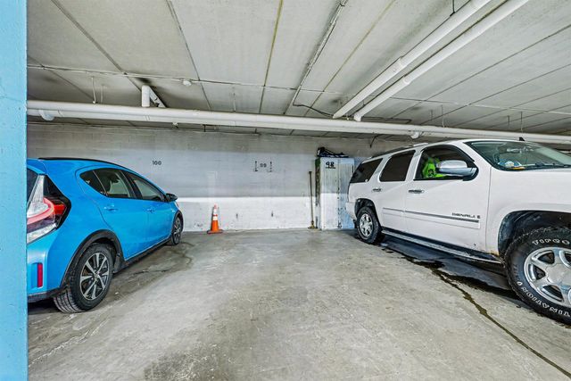 6085 Lincoln Drive 122, Edina, MN 55436