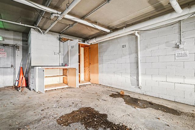 6085 Lincoln Drive 122, Edina, MN 55436