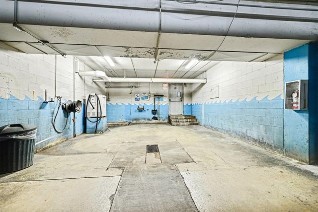 6085 Lincoln Drive 122, Edina, MN 55436