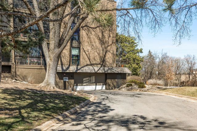 6085 Lincoln Drive 122, Edina, MN 55436