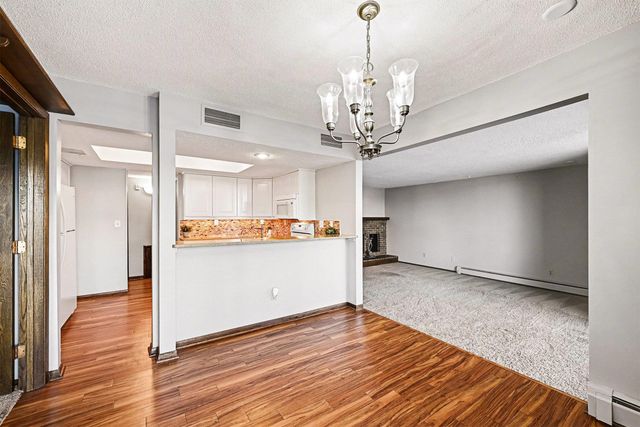 6085 Lincoln Drive 122, Edina, MN 55436