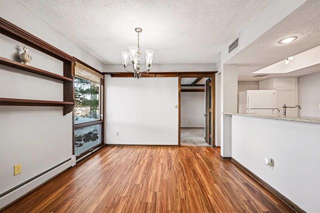 6085 Lincoln Drive 122, Edina, MN 55436