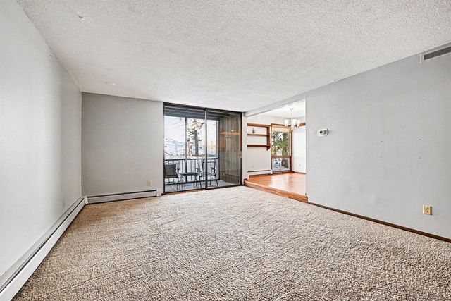 6085 Lincoln Drive 122, Edina, MN 55436