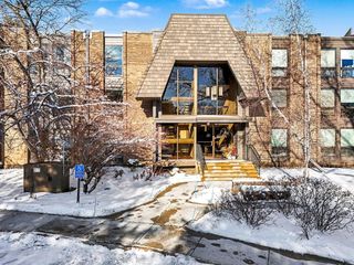 6085 Lincoln Drive 122, Edina, MN 55436