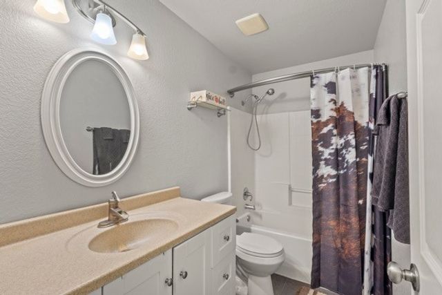 205 Vista Ridge Drive, Venus, TX 76084