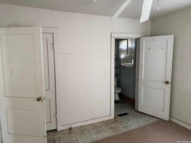 600 CROUCH AVE, Devine, TX 78016