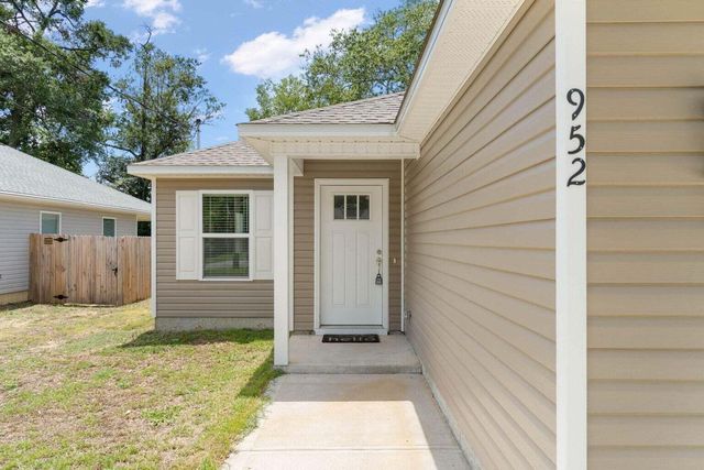 952 Mapoles Street, Crestview, FL 32536