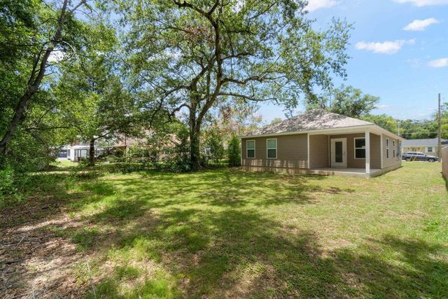 952 Mapoles Street, Crestview, FL 32536