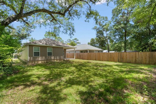 952 Mapoles Street, Crestview, FL 32536