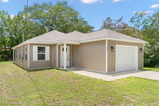 952 Mapoles Street, Crestview, FL 32536