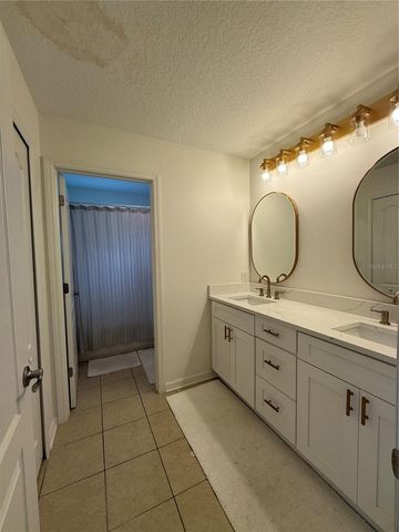 422 WESTCHESTER HILLS LANE, Valrico, FL 33594
