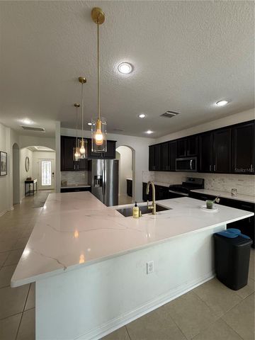 422 WESTCHESTER HILLS LANE, Valrico, FL 33594